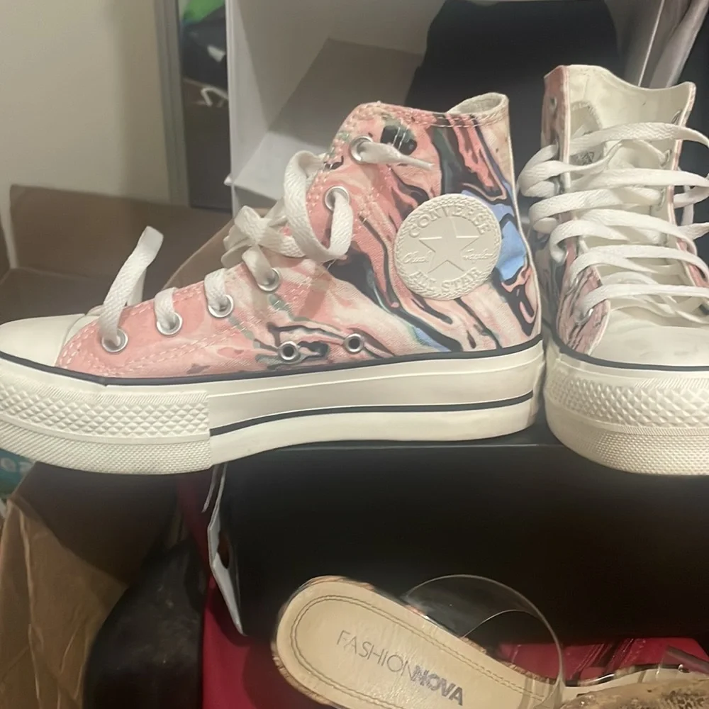 Platform chucks only worn once - Picture 2 of 4